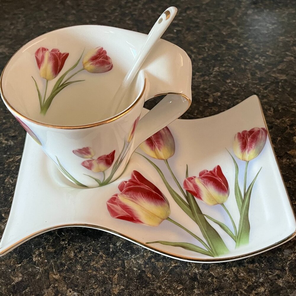Adeline Collection Tea Cup with wave plate and spoon